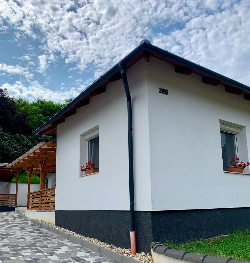 White Luxury Cottage- Matrai Vadaszhaz 4 Matraterenye Exterior foto